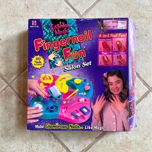 vintage 1996 mint and Complete  Fingernail Fun Salon set - see description
